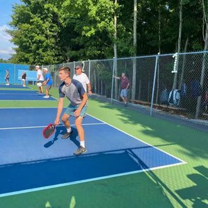 Thunder and Larry ready for a backhand return of serve