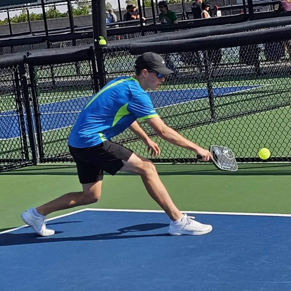 Tsunami and Luke backhand return of serve
